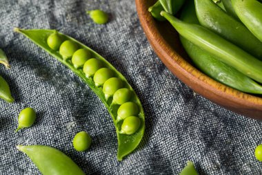Çiğ Yeşil Organik Şekerli Bezelye