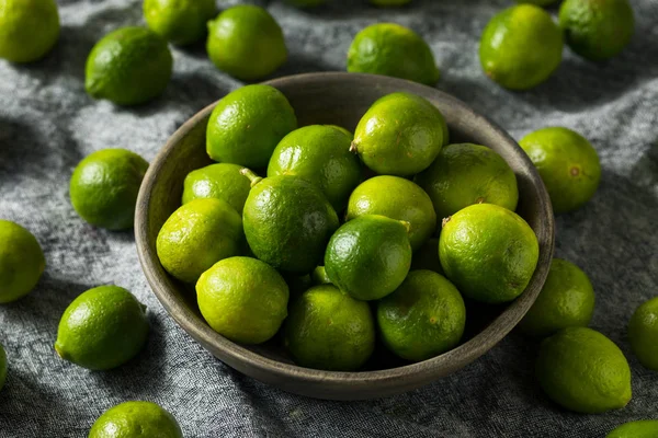 Raw Green Organic Key Limes — Stock Photo, Image