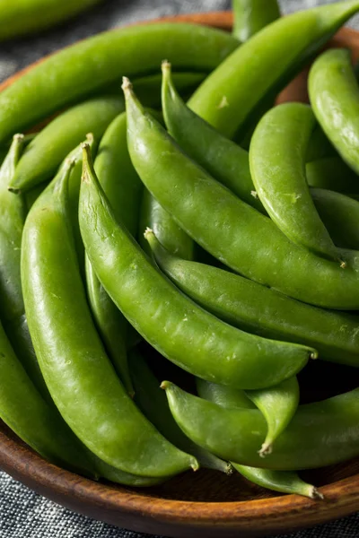 Guisantes a presión de azúcar ecológico verde crudo —  Fotos de Stock