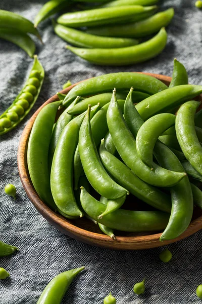 Raw Green Organic Sugar Snap Peas — Stock fotografie