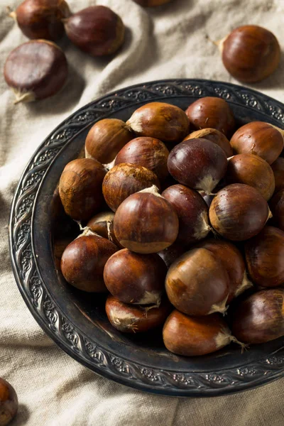 Raw Organic Brown Chestnuts — Stock Photo, Image