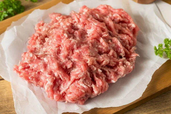 Carne de porco em pó orgânica vermelha crua — Fotografia de Stock