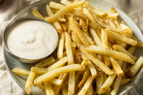 Fritos caseiros com molho de fazenda — Fotografia de Stock