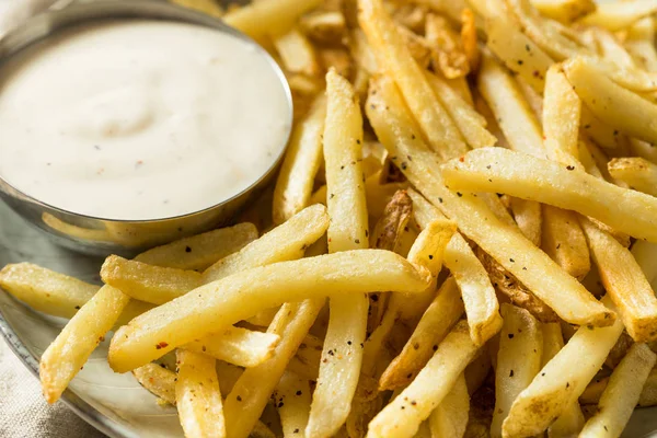 Zelfgemaakte friet met Ranch Dressing — Stockfoto