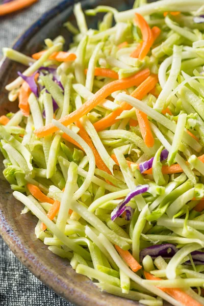 Raw Organic Shredded Broccoli Slaw — Stock Photo, Image