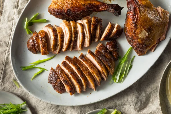 Hecho en casa asado chino pato de Pekín —  Fotos de Stock