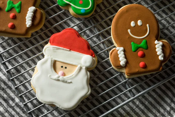 Bolinhos de açúcar de Natal decorados caseiros — Fotografia de Stock