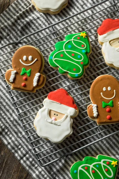 Bolinhos de açúcar de Natal decorados caseiros — Fotografia de Stock