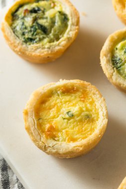 Ev yapımı Mini Yumurtalı Kekler