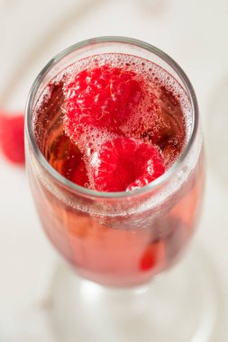 Ferahlatıcı Alkolik Kir Royale