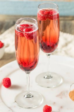 Ferahlatıcı Alkolik Kir Royale