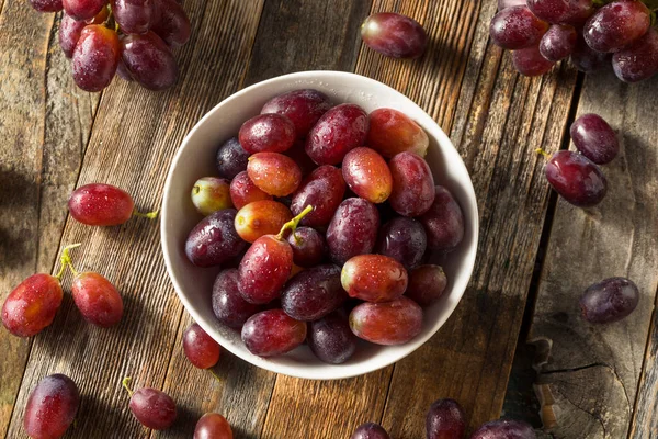 Raw Organic Purple Red Grapes — Stock Photo, Image