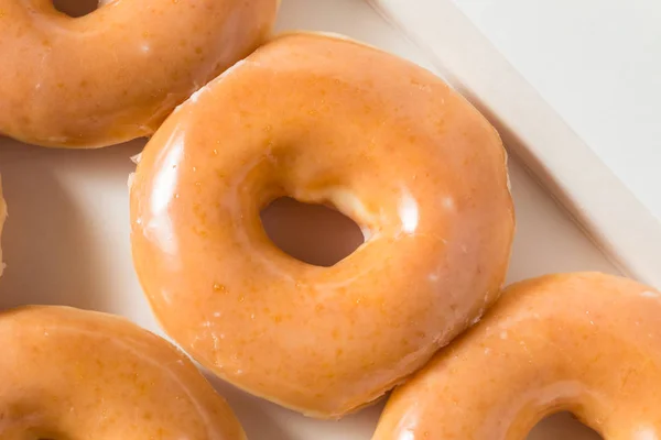 Hausgemachte glasierte Hefe-Donuts — Stockfoto