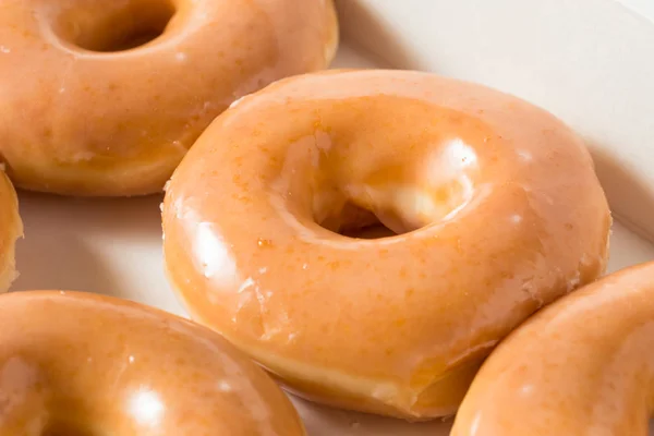Hausgemachte glasierte Hefe-Donuts — Stockfoto