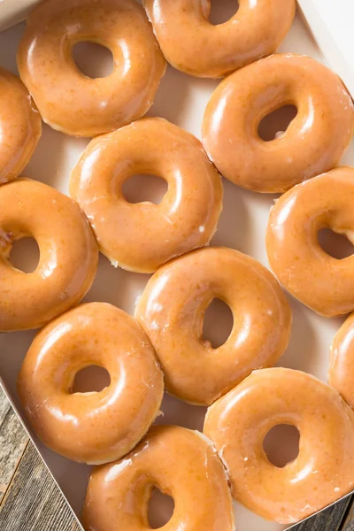 Zelfgemaakte Geglazuurde Gist Donuts — Stockfoto