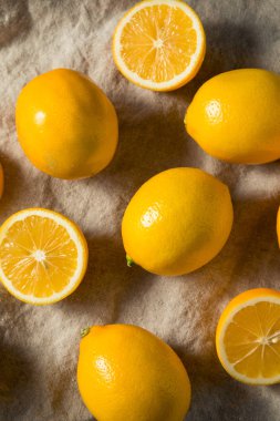 Çiğ sarı organik Meyer limon