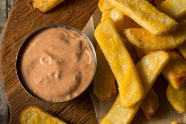 Patates kızartmalı Idaho sosu.
