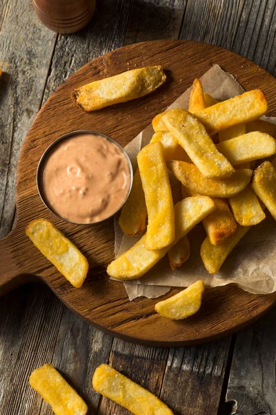 Molho de fritar Idaho com batatas fritas — Fotografia de Stock