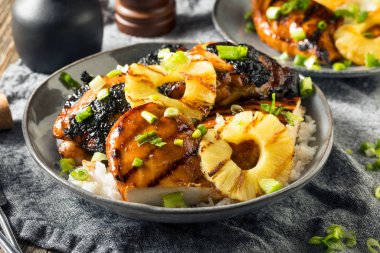 Ev yapımı Hawaii Huli Tavuğu