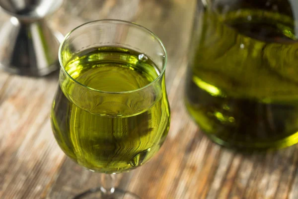 Ekologisk grön Chartreuese Liqueur — Stockfoto