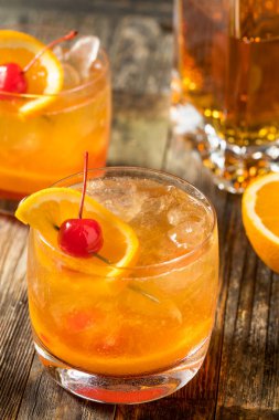 Ev yapımı Wisconsin Brandy Eski moda Kokteyl