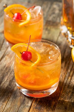 Ev yapımı Wisconsin Brandy Eski moda Kokteyl