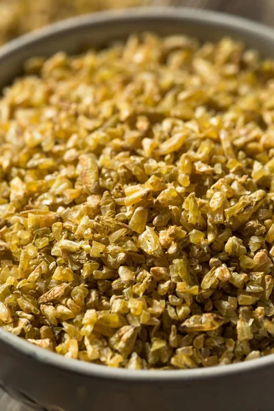 Органічна сира тріщинна пшениця Freekah — стокове фото