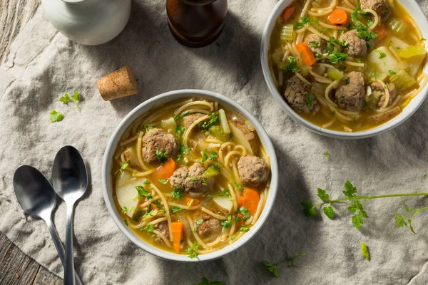 Ev yapımı Sopa La Minuta Köfte Çorbası