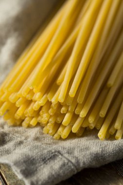Çiğ Organik Bucatini Pastası