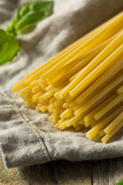 Çiğ Organik Bucatini Pastası