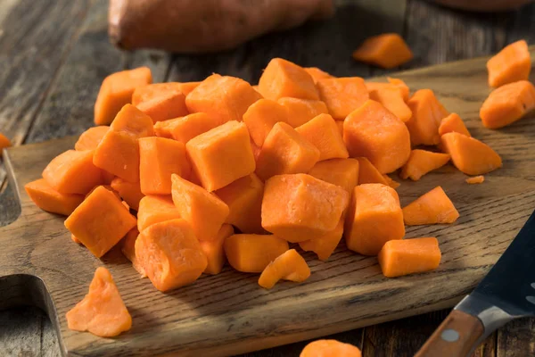 Raw Orange Organic Sweet Potatoes — Stock Photo, Image