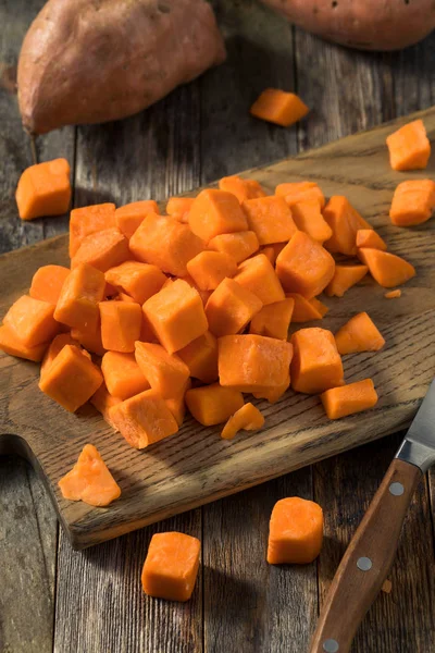 Raw Orange Organic Sweet Potatoes — Stock Photo, Image