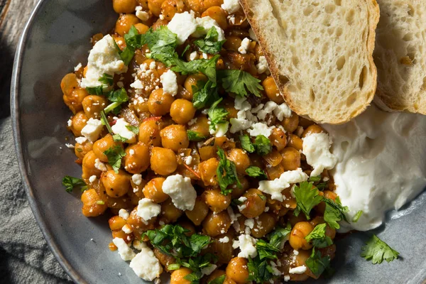 Garbanzos cocidos caseros con yogur —  Fotos de Stock