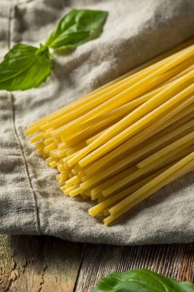 Pasta de Bucatini orgánica cruda —  Fotos de Stock