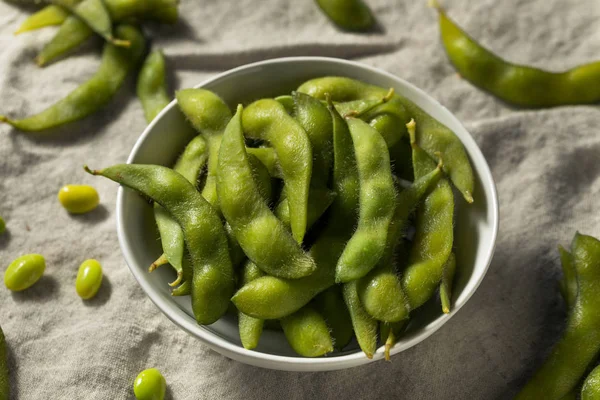 Gekochte grüne Bio-edamame Bohnen — Stockfoto