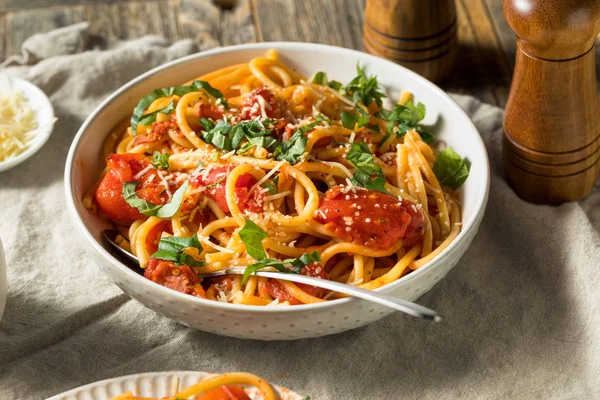 Zelfgemaakte Bucatini alle Amatriciana Pasta — Stockfoto