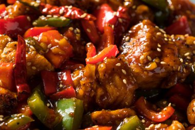 Ev yapımı Baharatlı Tavuk Szechuan