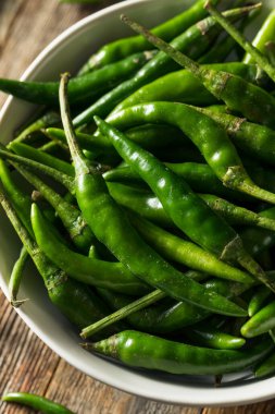 Çiğ Yeşil Organik Tayland Biberleri