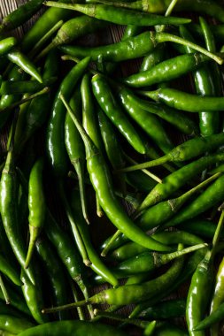 Çiğ Yeşil Organik Tayland Biberleri