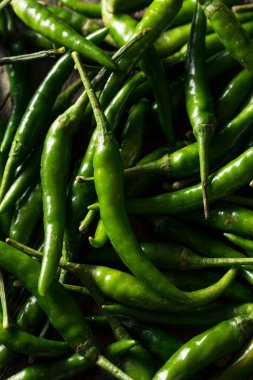 Çiğ Yeşil Organik Tayland Biberleri