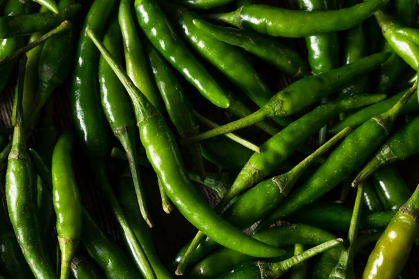 Rauwe groene biologische Thaise pepers — Stockfoto