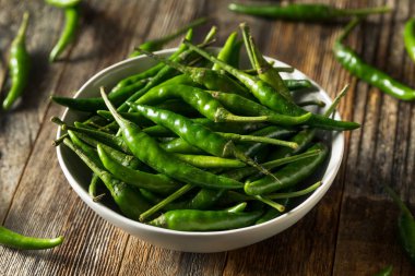 Çiğ Yeşil Organik Tayland Biberleri