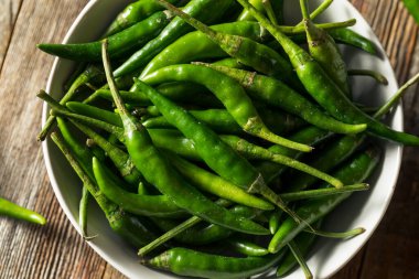 Çiğ Yeşil Organik Tayland Biberleri