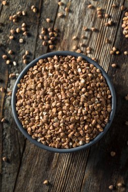 Kuru organik kavrulmuş karabuğday.