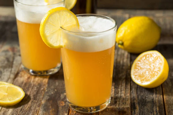 Refreshing Lemon Beer Shandy — 스톡 사진