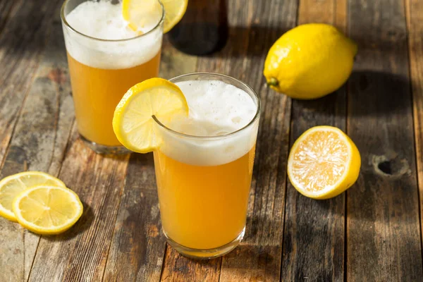 Refreshing Lemon Beer Shandy — 스톡 사진