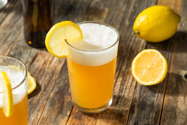 Frissítő citromos sör shandy — Stock Fotó
