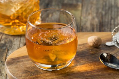 Ev yapımı Rom Tazeleyici Bumbo Kokteyli