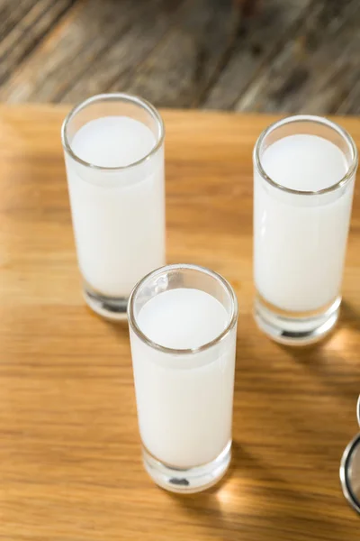 Orzeźwiający grecki Anise Raki Drink — Zdjęcie stockowe