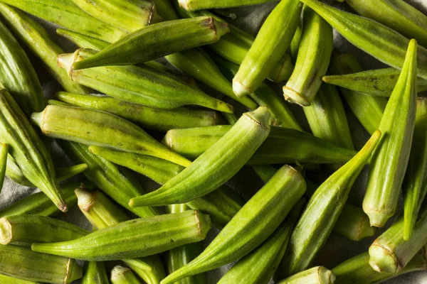 Cialde di Okra biologica verde cruda — Foto Stock